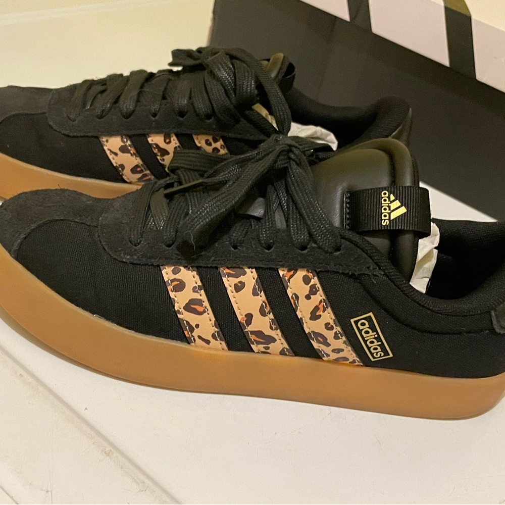 Adidas Sneakers